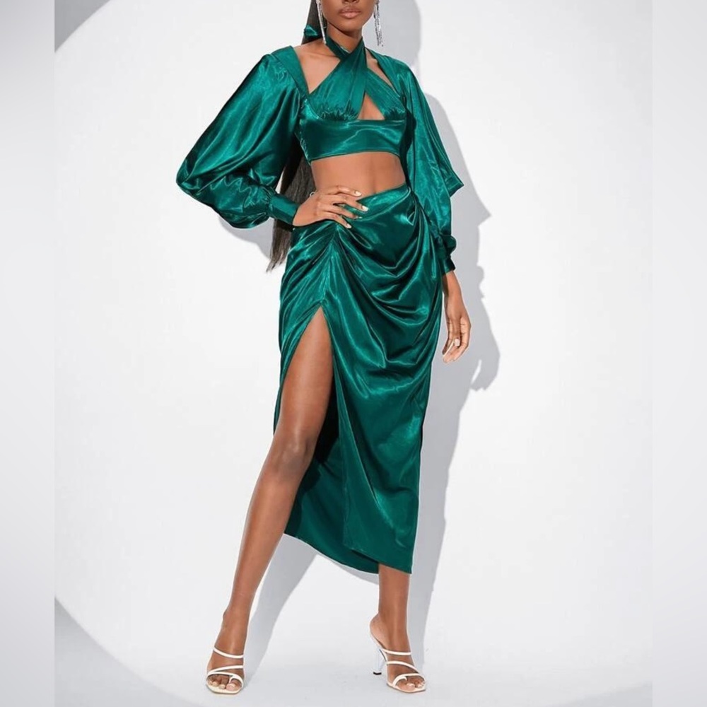 Green Cut OutTie Back Crop Satin Top and Ruched Split Round Thigh Skirt Size M